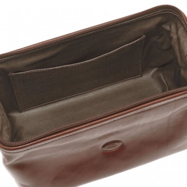 NECESSAIRE