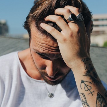 ANELLO OVALE GEMMA NERA