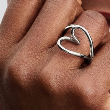 Anello Cuore Linea Sinuosa