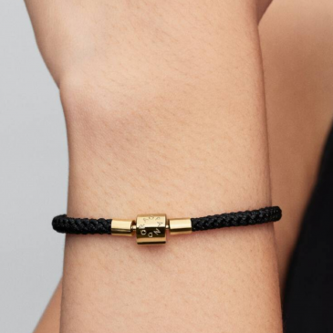 BRACCIALE IN CORDA NERA CON CHIUSURA A BARILE