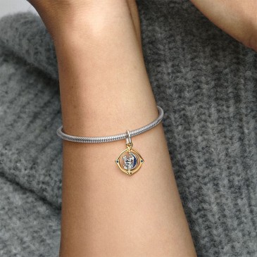 CHARM DISNEY, PENDENTE MICKEY MOUSE E MINNIE SULLA LUNA