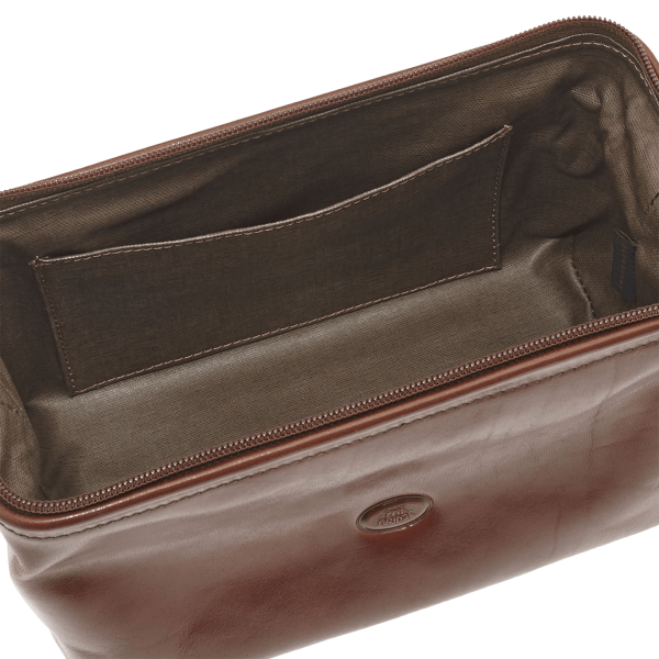 NECESSAIRE