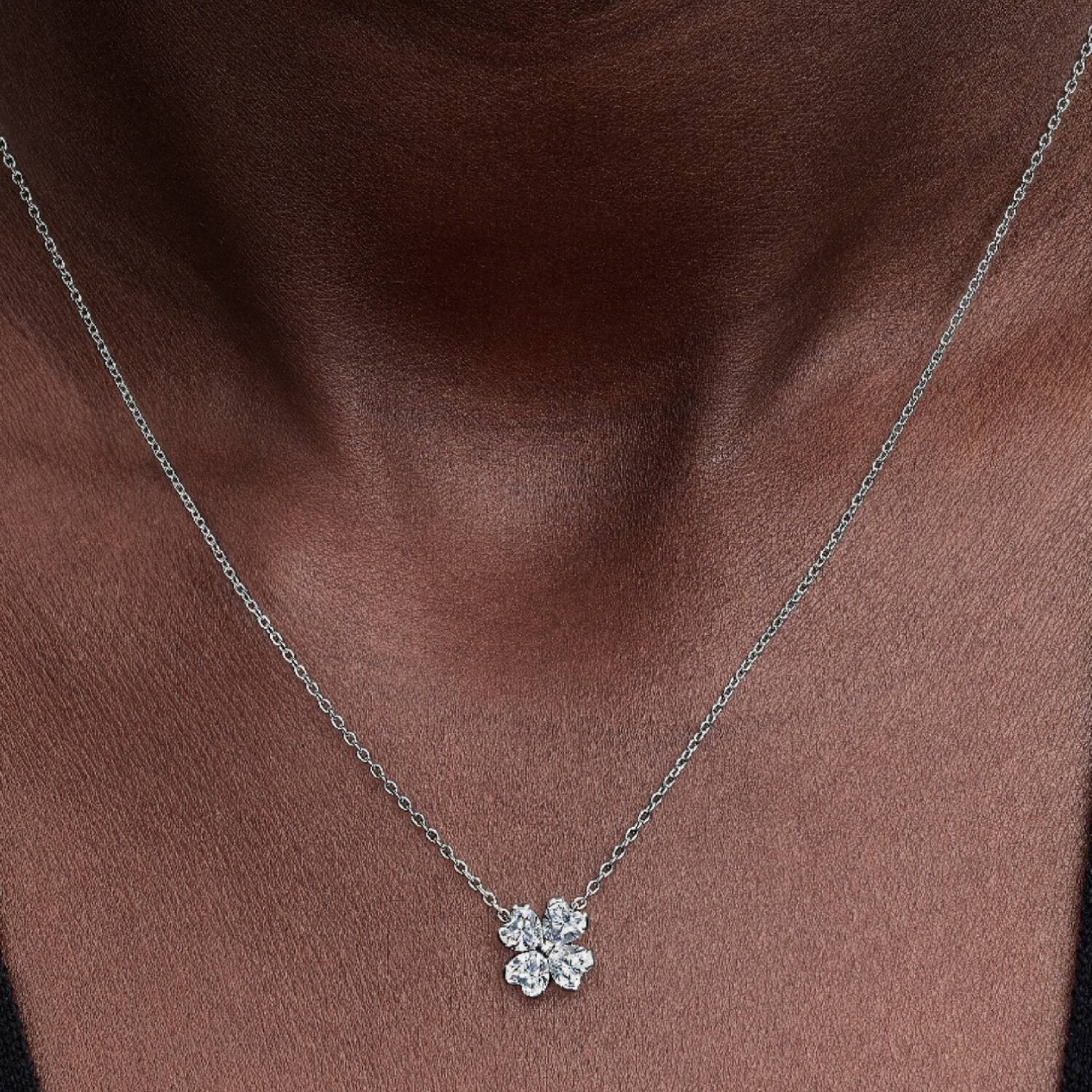 COLLANA QUADRIFOGLIO LUMINOSO