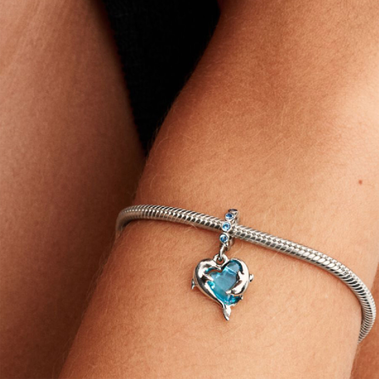 CHARM PENDENTE DELFINI E CUORE VETRO DI MURANO